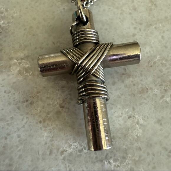 Vintage Cross Pendant Necklace 18” Chain Silver Tone Religious Jewelry Easter - Picture 4 of 6